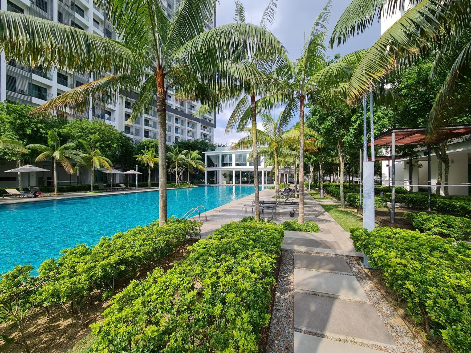 Апартаменты Retreat At Cybersquare Сайберджая Экстерьер фото