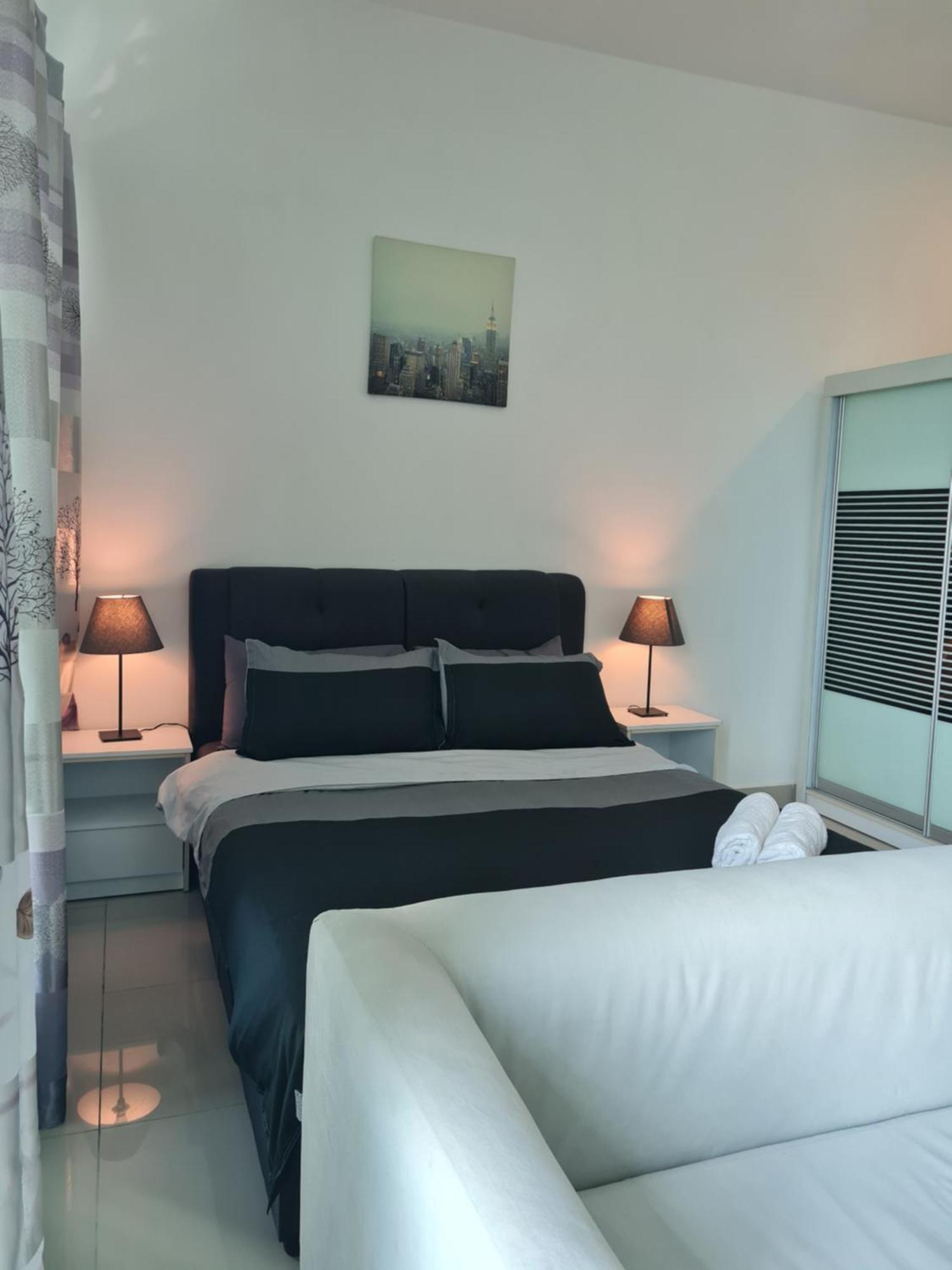 Апартаменты Retreat At Cybersquare Сайберджая Экстерьер фото